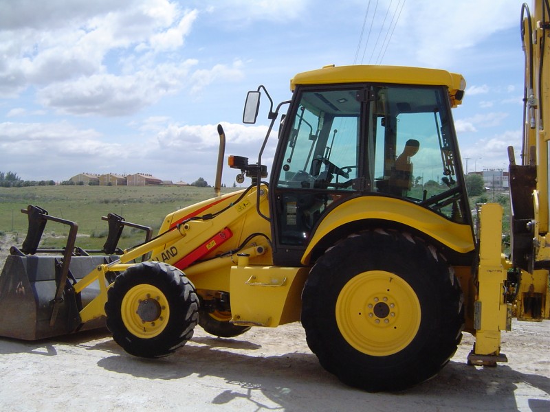 New Holland LB 95